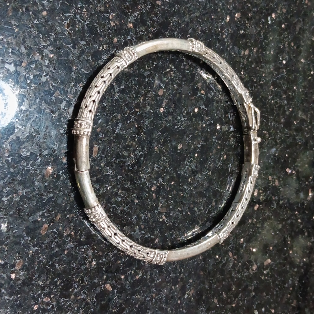 Sarda Silver Clasp Bangle